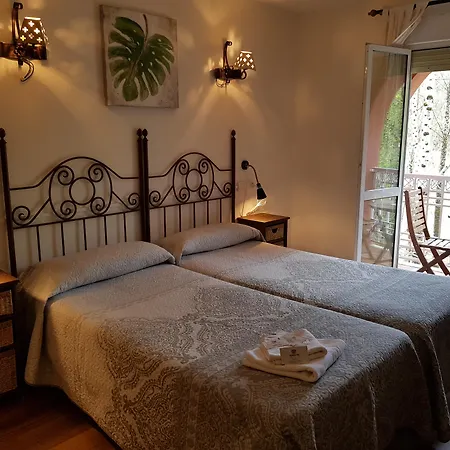 Azabache Cardes מלון