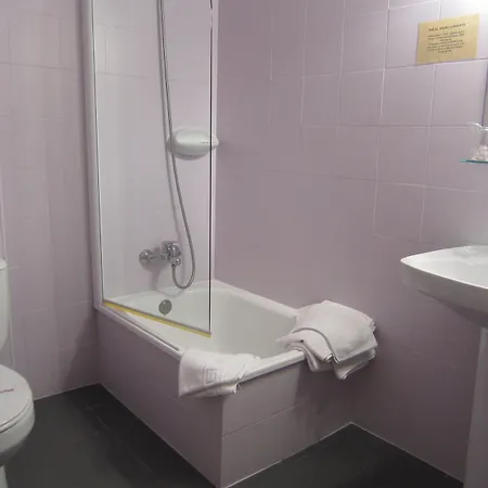 מלון Azabache Cardes 2*