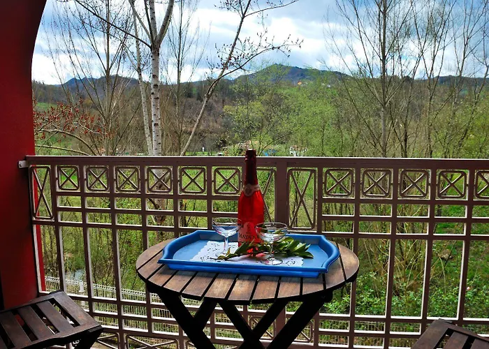 Azabache Cardes 2* Onís