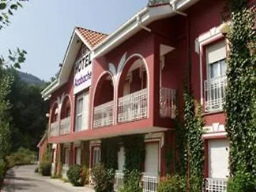 Azabache Cardes 2* Onís